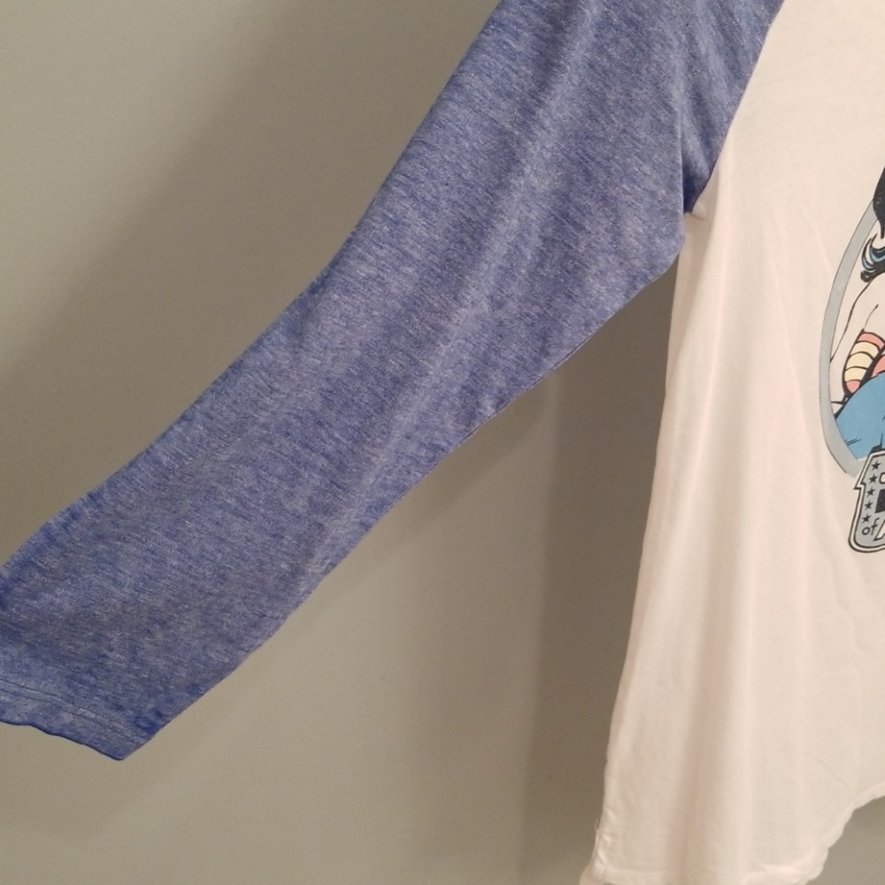 Justice League Baseball Style Top in Size Medium - Picture 5 of 7